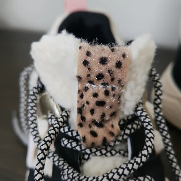 POSH by Poelman Lace and Faux Fur Sneakers women’s size 8 US - Picture 10 of 10